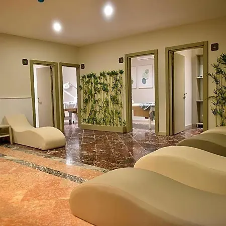 Rose Garden Premium Hotel 4*