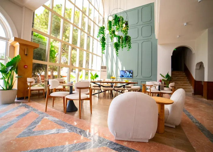Rose Garden Premium Hotel